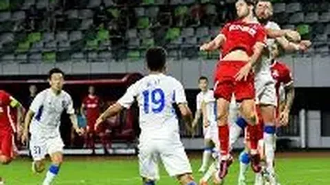 神秘伪装风波：两狂热球迷变身安保，圣玛丽球场禁足三载引热议！