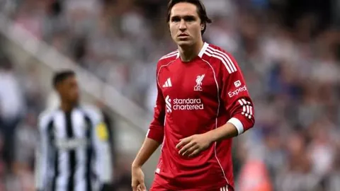 徐新助力，古斯塔沃梅开二度，上海海港2-1逆袭深圳新鹏城