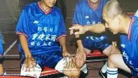 强制推广红婵英语学习，遭两岸网民热议与争议