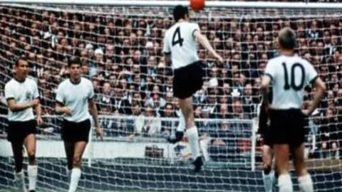 维拉豪情万丈，10连胜荣耀启航！即将挑战切尔西与阿森纳巅峰对决！